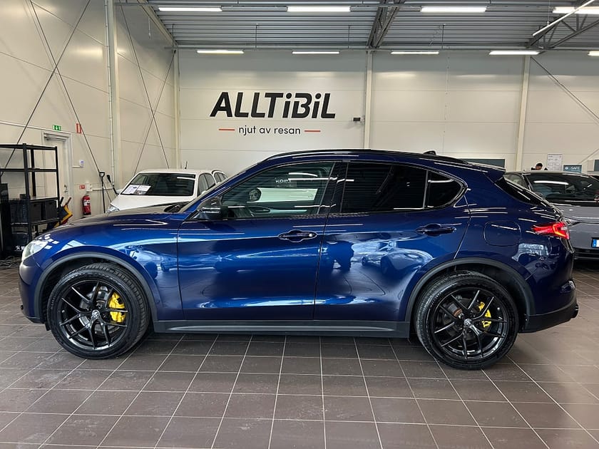 Bild 3 av Alfa Romeo Stelvio 2.0 Turbo 16V Q4 Veloce H/K Panorama/Läder SE SPEC