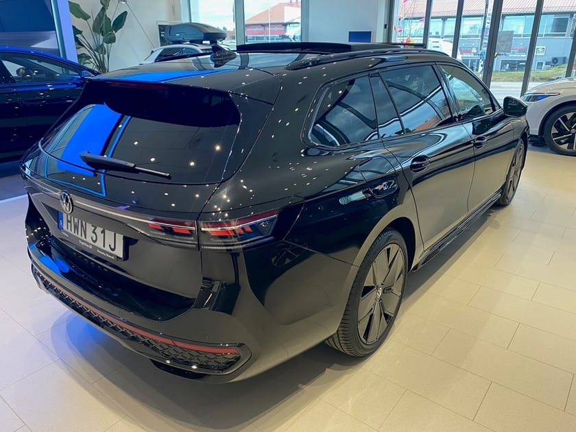 Bild 2 av Volkswagen Passat Variant eHybrid 272 DSG6 R-LINE "LAGERBIL"