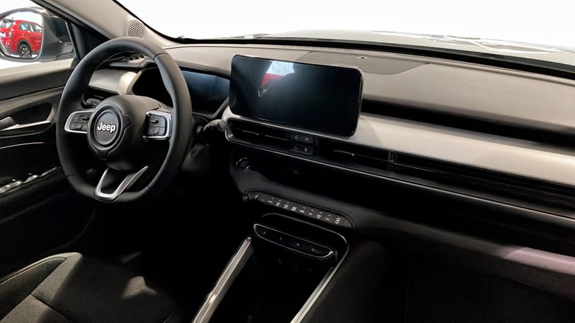 Bild 4 av Jeep Avenger e-Hybrid ALTITUDE MHEV T3 1.2 100HP DCT6 FWD Vinterhjul 0:-!!