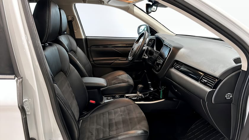 Bild 3 av Mitsubishi Outlander 2.0 4WD CVT 150hk Comfort Plus