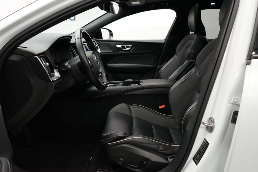 Bild 5 av Volvo V60 Recharge T8 Ultimate Dark Edition.Dragkrok, Navigation, Taklucka