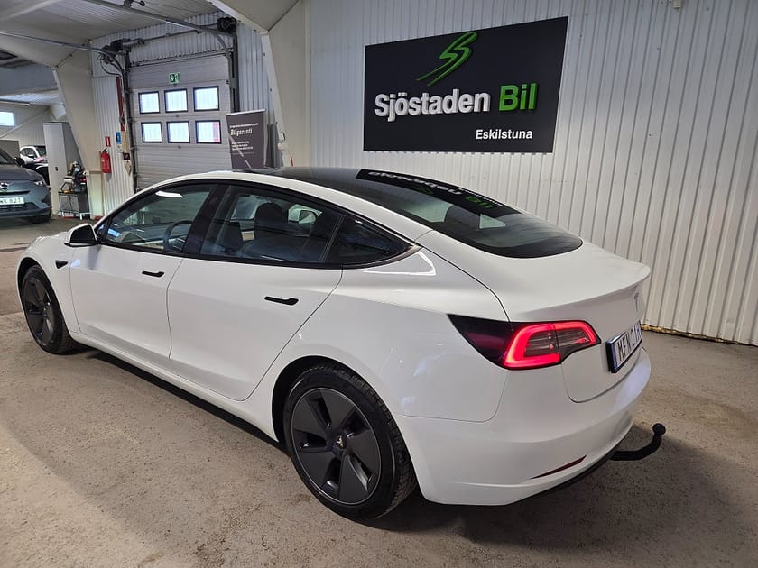 Bild 3 av Tesla Model 3 Standard Range 283 hk Dragkrok Autopilot
