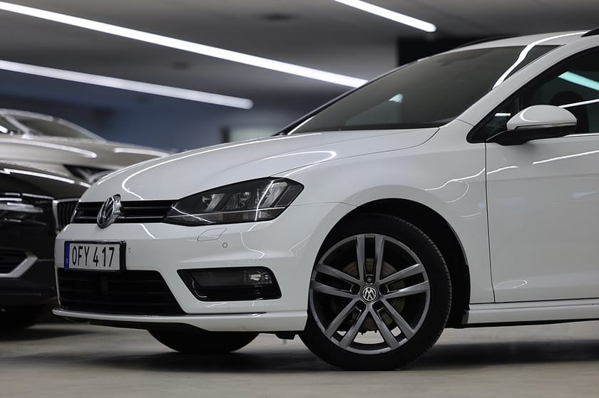 Bild 4 av Volkswagen Golf Sportscombi 2.0 TDI 150hk Aut R Line Highline Plus CarPlay