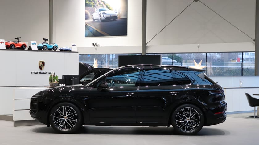 Bild 4 av Porsche Cayenne E-Hybrid Black Edition