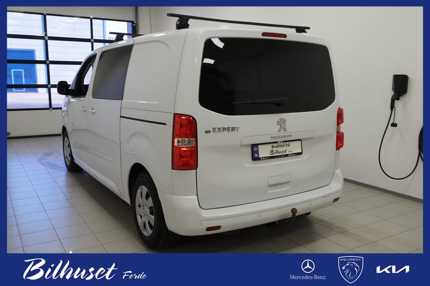 Bilde 2 av Peugeot e-Expert Mester 75kWh L2 / Kamera / Hengerfeste