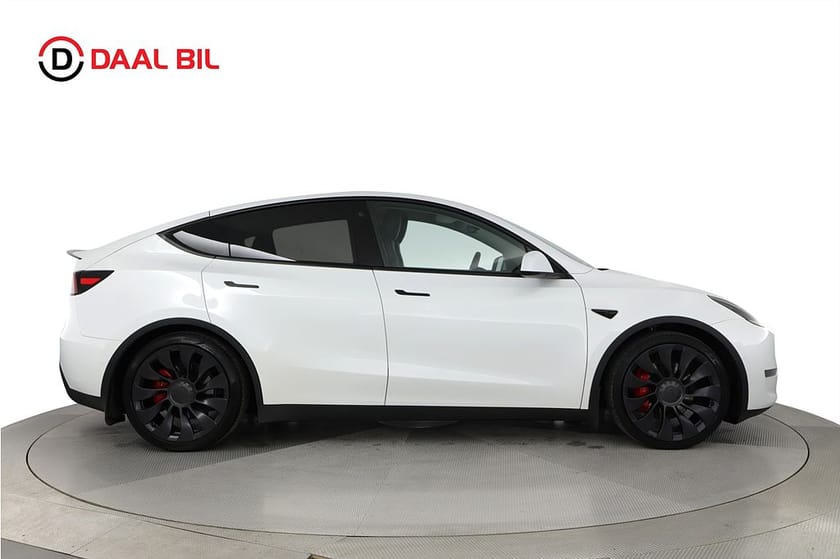 Bild 5 av Tesla Model Y Performance AWD 77 kWh 534HK DRAG AUTOPILOT PANO P-VÄRM