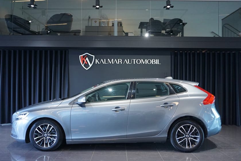 Bild 3 av Volvo V40 D2 Geartronic Momentum 120hk VOC Navi Blis Adaptiv