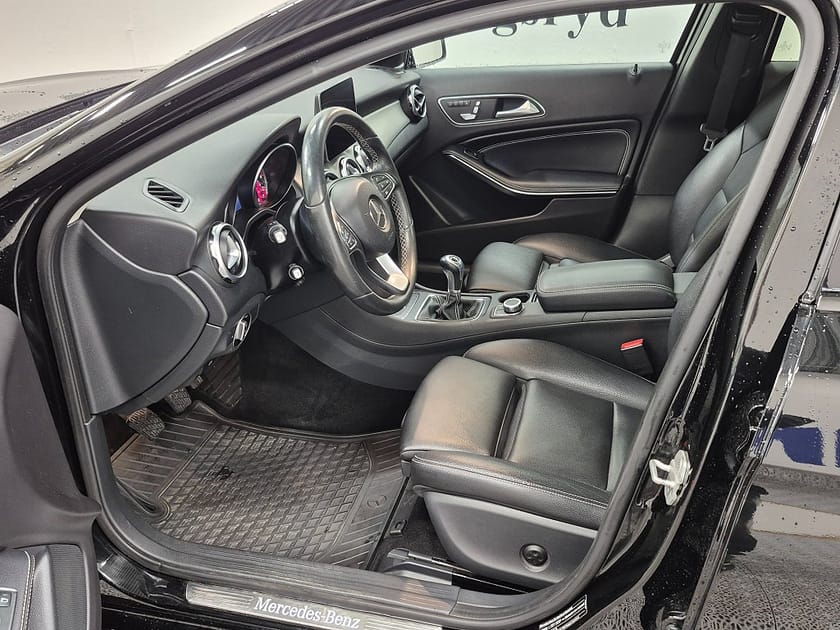 Bild 2 av Mercedes-Benz GLA 200 d AMG CDI 136HK Navi