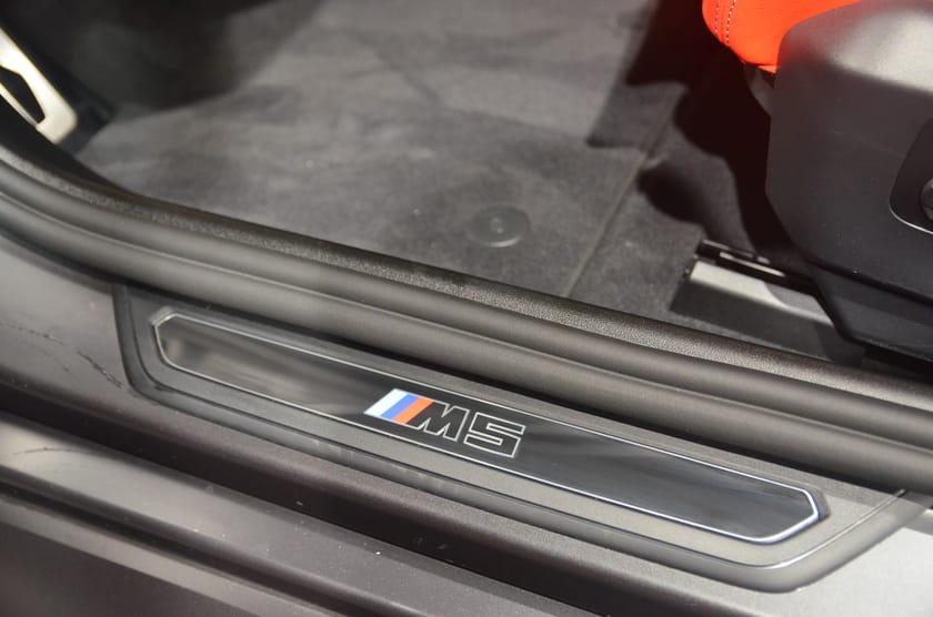 Bild 5 av BMW M5 xDrive / Frozen Deep Grey Metallic / VAT