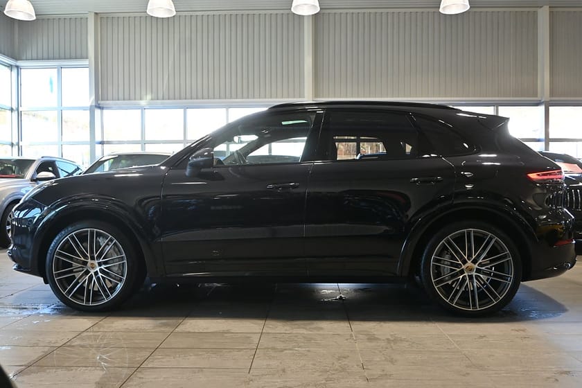 Bild 2 av Porsche Cayenne E-Hybrid 462hk Pano HUD Drag 22" Matrix