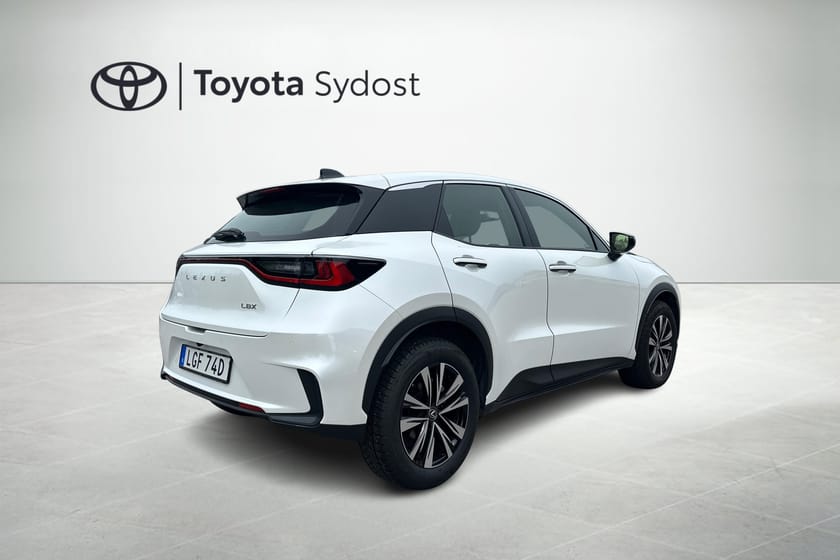 Bild 2 av Lexus LBX 1,5 Hybrid 136 hk