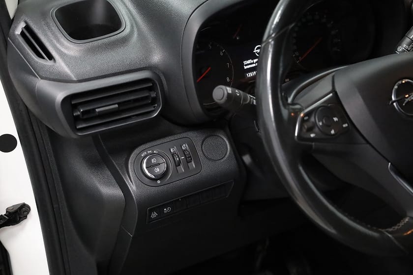 Bild 5 av Opel Combo Cargo L1 130hk EAT | Drag | Värmare | Keyless |