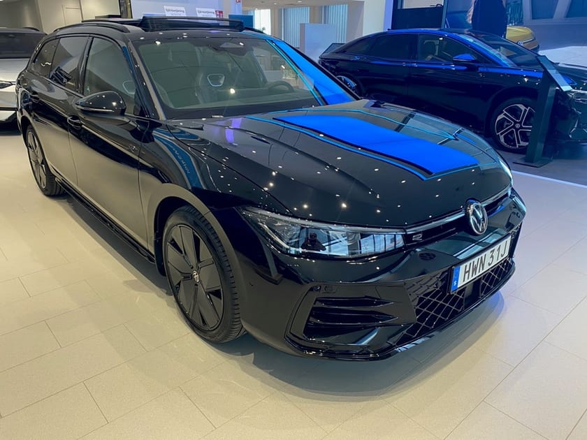 Bild 1 av Volkswagen Passat Variant eHybrid 272 DSG6 R-LINE "LAGERBIL"