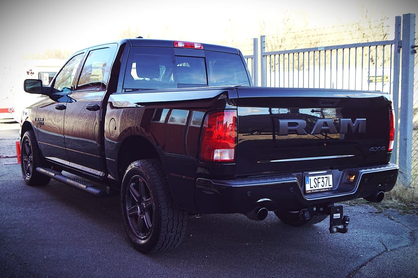 Bild 3 av RAM 1500 Crew Cab Classic 5.7 V8 HEMI 4x4 TorqueFlite Navi B-kamera