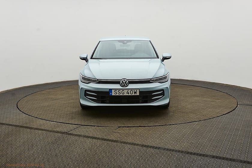Bild 2 av Volkswagen Golf 1.5 eTSI 150 hk värmare med fjärr