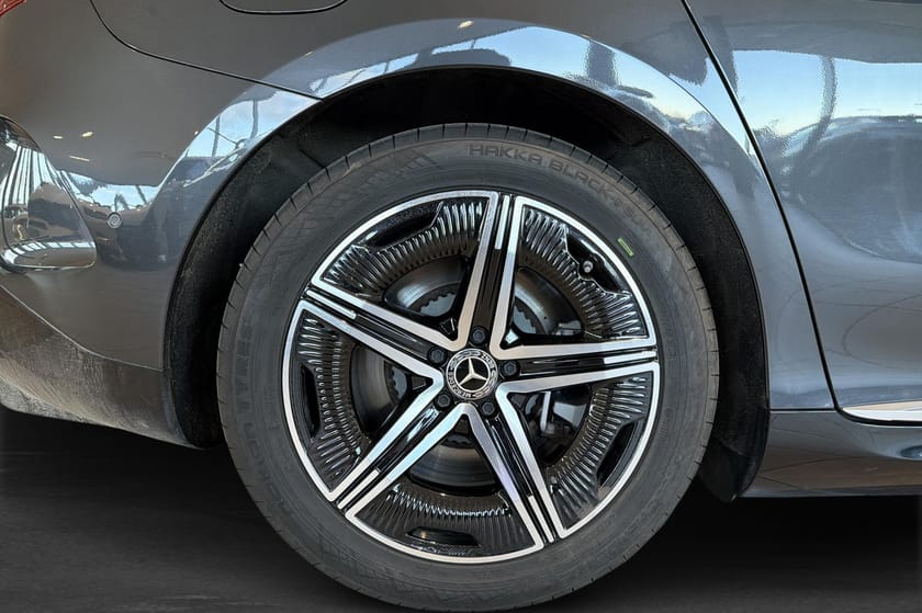 Bild 5 av Mercedes-Benz EQE 300 89 kWh 245hk AMG Panorama Head-Up