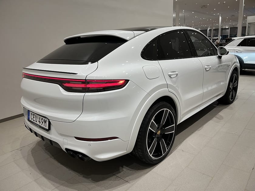 Bild 4 av Porsche Cayenne E-Hybrid Coupé PLATINUM EDITION Drag