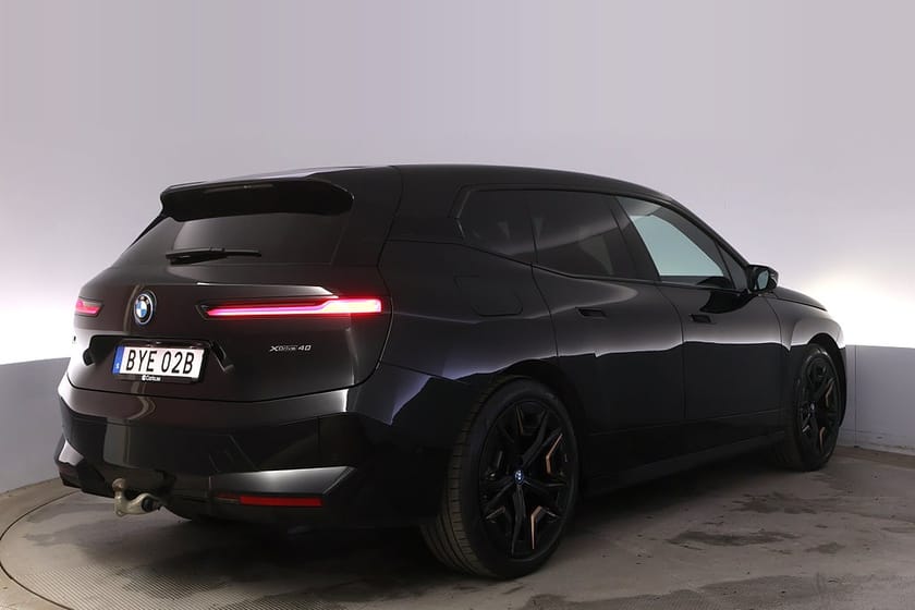 Bild 5 av BMW iX xDrive40 Sport Drag Pano H/K BLIS 360 HUD DAP