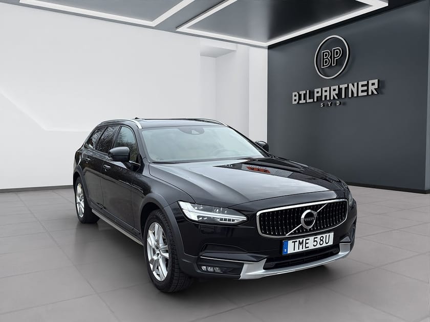 Bild 3 av Volvo V90 Cross Country D4 AWD Geartronic Momentum/Pano/Drag/Navi/S+V-Hjul