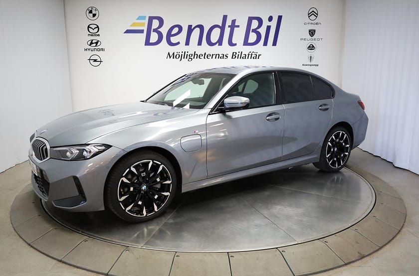 Bild 4 av BMW 330e xDrive Sedan | M Sport | Fartpilot | Dragkrok