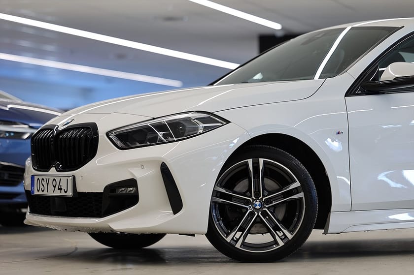 Bild 4 av BMW 118i 140hk M Sport Shadow Line Navi CarPlay PDC