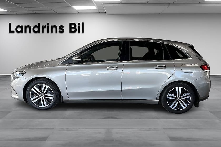 Bild 4 av Mercedes-Benz B 200 d / Backkamera / Multibeam strålkastare / Navi