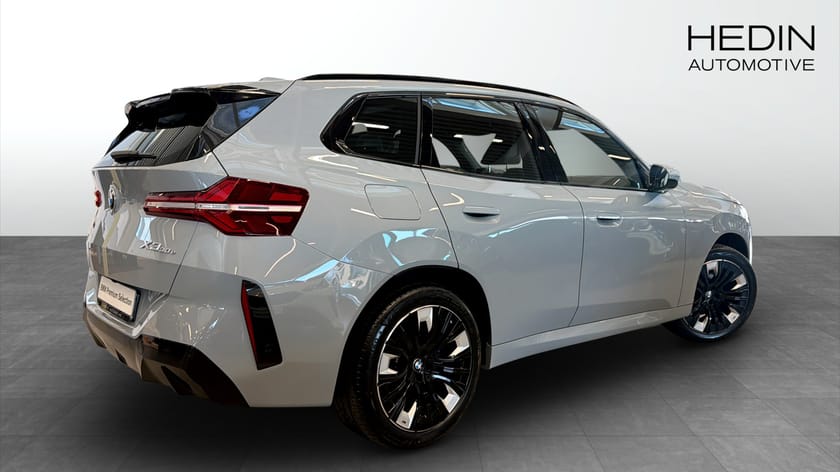 Bild 2 av BMW X3 30e xDrive M-Sport Adaptiv Farth Rattvärme Drag