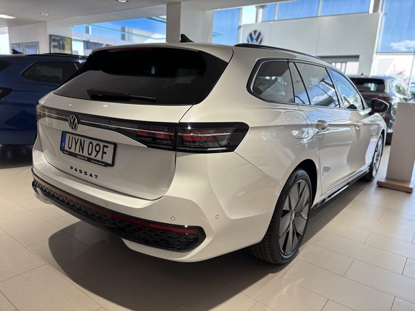 Bild 3 av Volkswagen Passat Variant eHybrid 272 DSG6 R-LINE *Lagerbil*