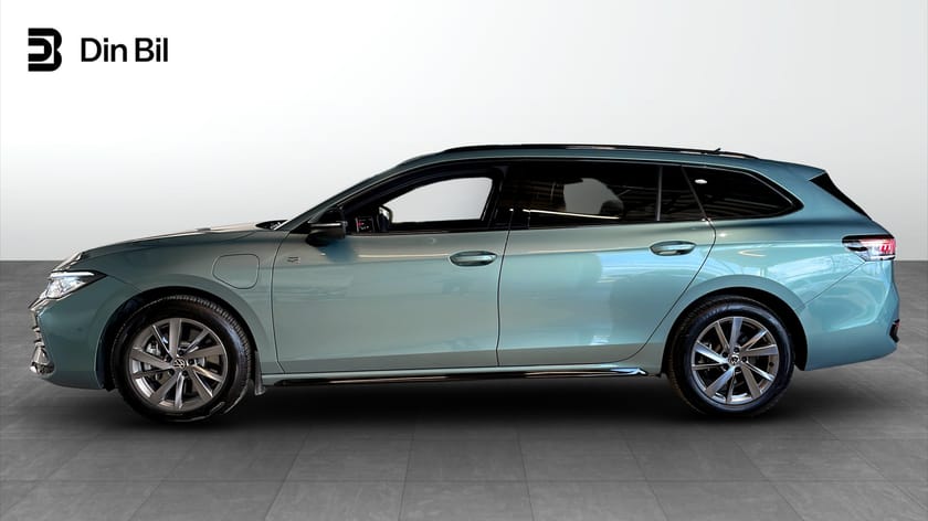 Bild 2 av Volkswagen Passat Variant eHybrid R-LINE 1.5 TSI DRAG B-KAM PANO VÄRM 272 HK