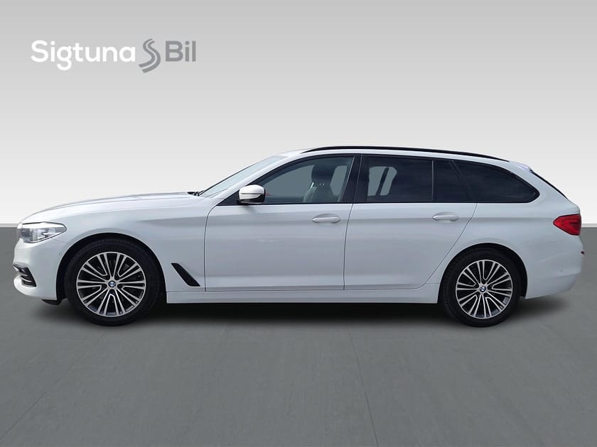 Bild 2 av BMW 530i xDrive Touring Sport line / Skinn / Kamera / Drag