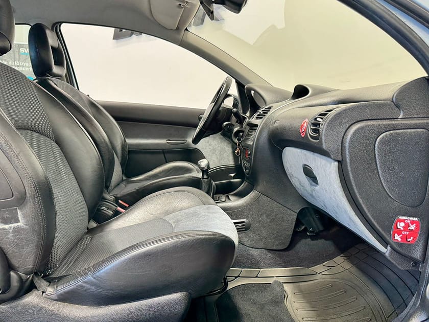 Bild 2 av Peugeot 206 3-dörrar 2.0 GTi Euro 3 Ny beiktigad!