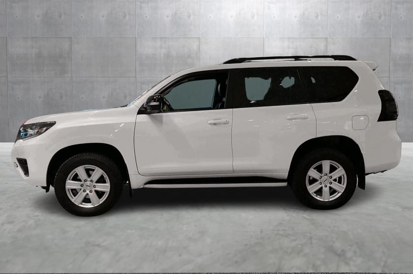 Bilde 2 av Toyota Land Cruiser 5-dørs 2,8 D-4D GX aut Toppmodell - Black Edition - Krok