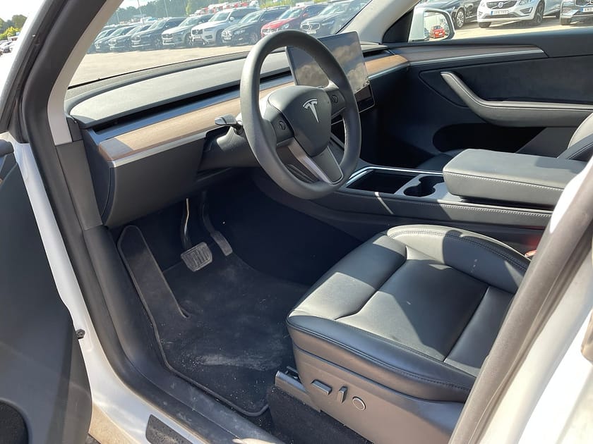 Bild 5 av Tesla Model Y Long Range AWD 514HK 4x4 Panorama Läder