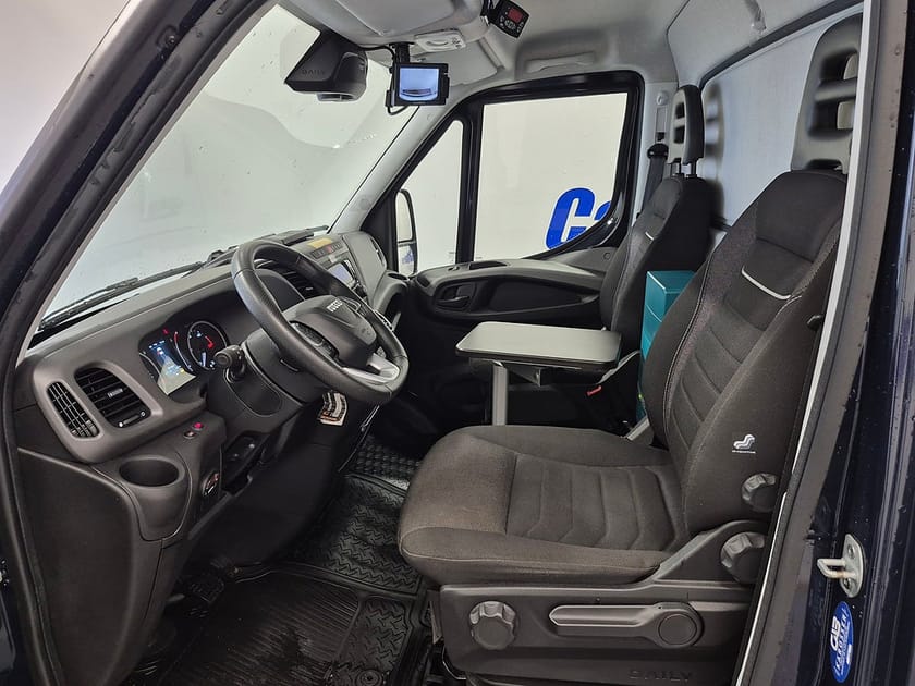 Bild 2 av Iveco Daily 35-140 Chassi Cab Kylbil med Påbyggt Skåp o Dörrar Nattkyla 2.3 JTD 136HK A