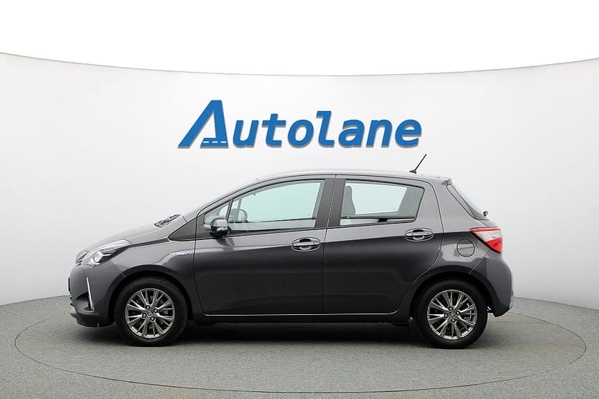Bild 5 av Toyota Yaris Hybrid Automat, Backkamera, Låga mil, MOMS 101hk