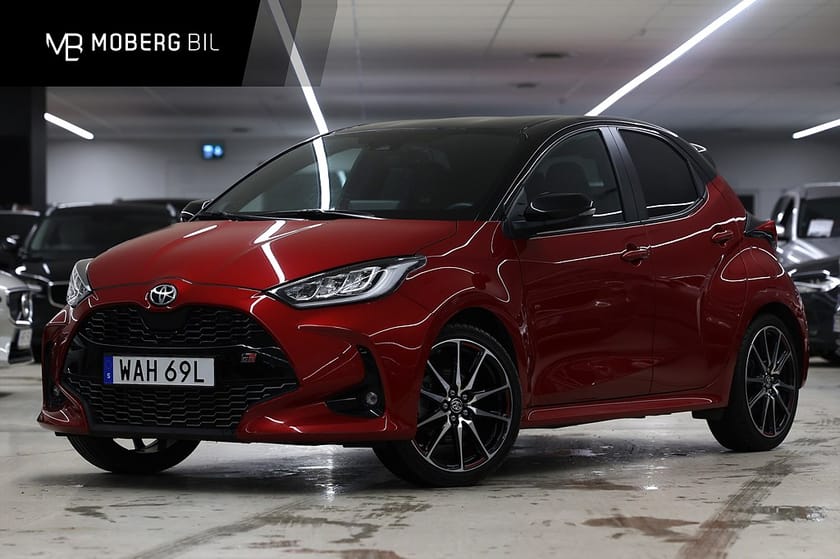Bild 1 av Toyota Yaris Hybrid 116hk *Kampanj!* GR-Sport Plus pkt HUD JBL Bi-Tone
