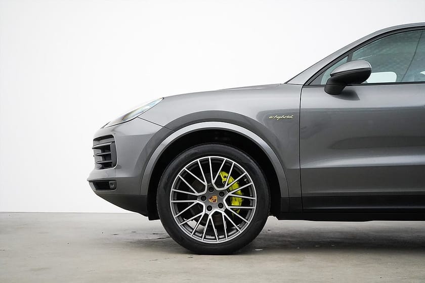 Bild 2 av Porsche Cayenne E-Hybrid / 462hk / Chrono / Pano