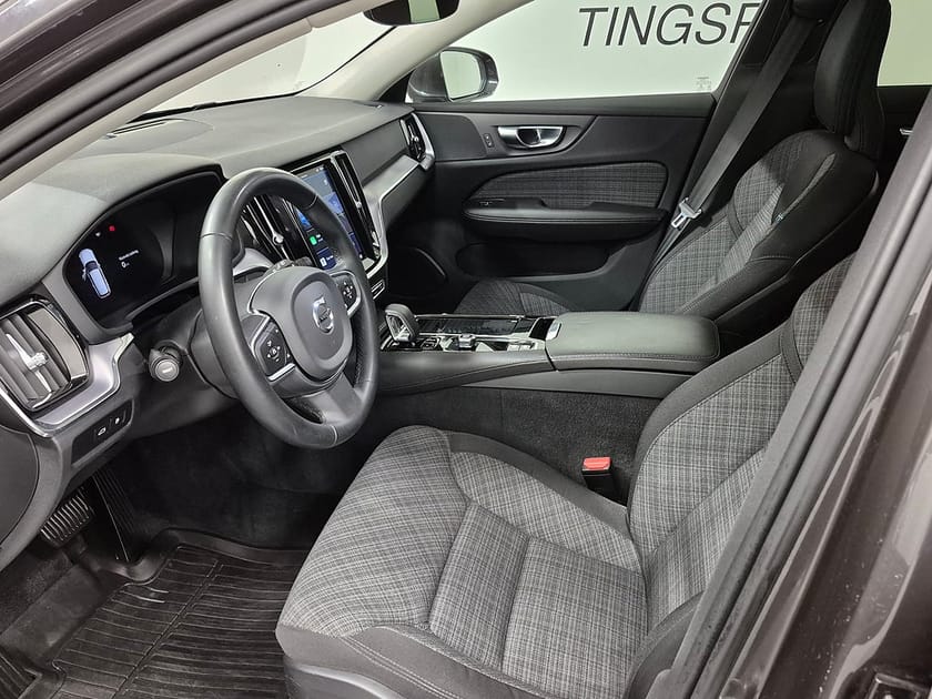 Bild 2 av Volvo V60 T6 Recharge Core Bright plug in AWD 350HK 4x4