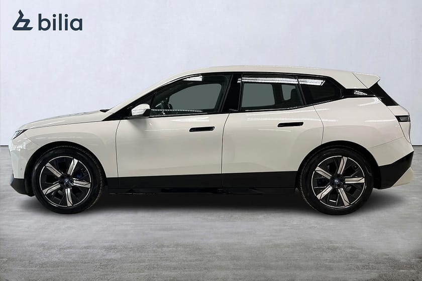 Bild 3 av BMW iX xDrive40 xDrive 40 Comfort Sportline | Drag | H&K | Aktiv farth.