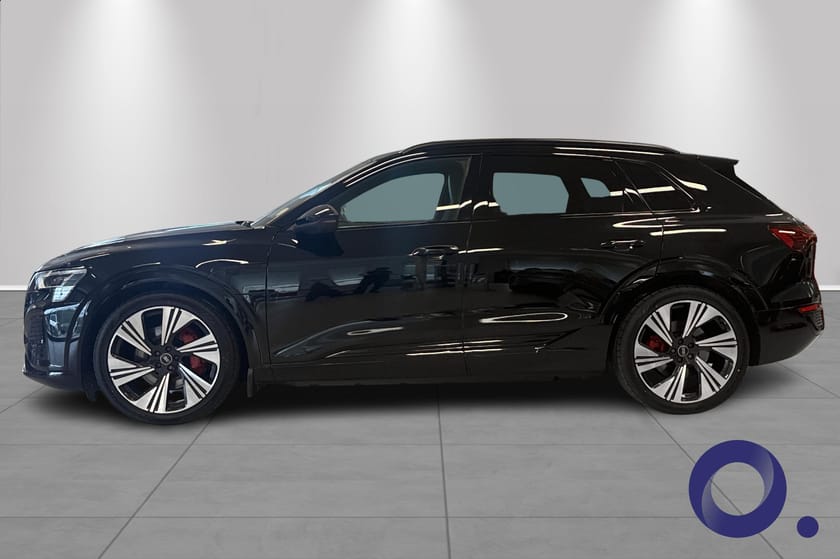 Bilde 2 av Audi Q8 55 e-tron quattro Advanced Plus|S line interiør|B&O|HUD|Luft|360°|21’’