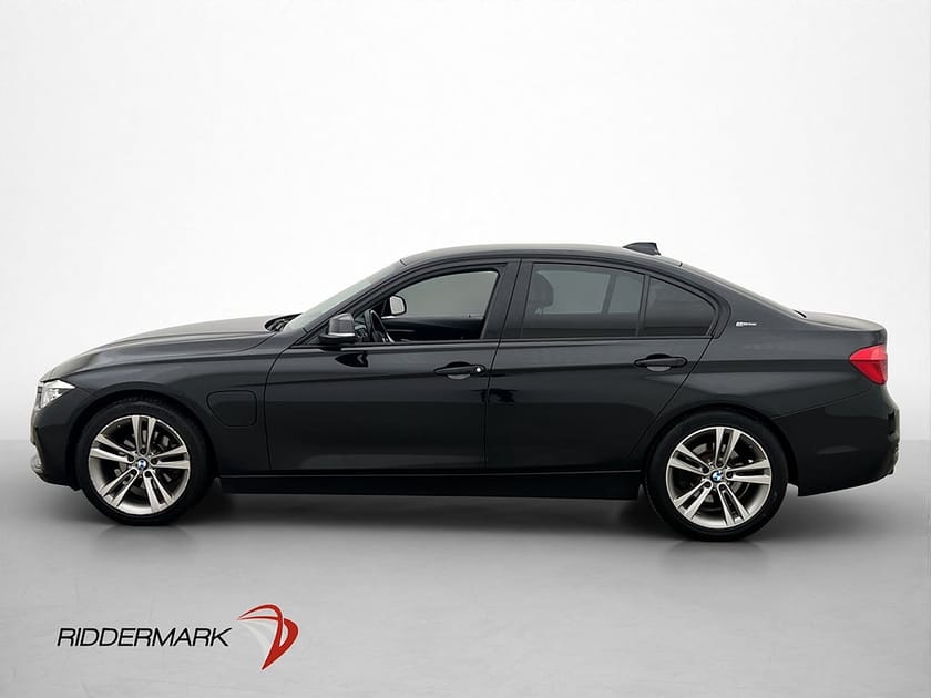 Bild 2 av BMW 330e Sedan 252hk Sport Line Navigation Sensorer M-Ratt