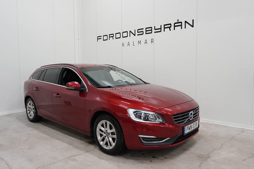 Bild 1 av Volvo V60 D4 190HK Momentum VOC D-värm Navi Drag Nybesiktad