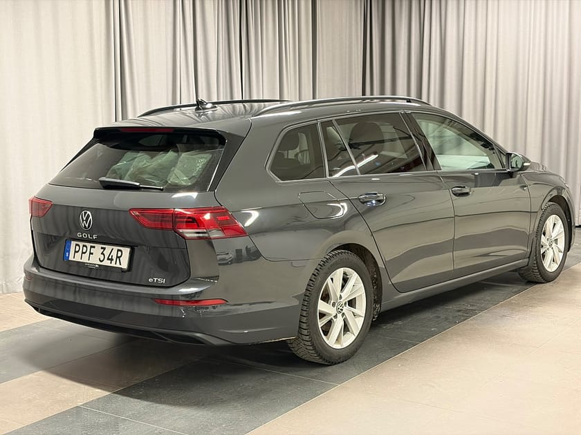 Bild 4 av Volkswagen Golf Sportscombi 1.5 eTSI ACT P-värmare Vinterhjul