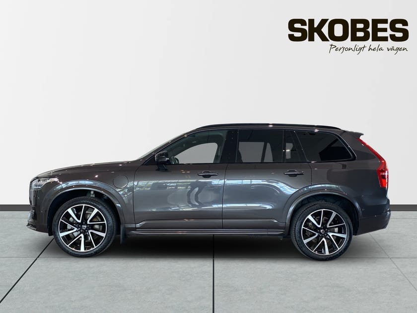 Bild 5 av Volvo XC90 7-seater Recharge T8 Ultimate Dark Sollucka, Bränslevärmare, Sportstolar, 360 Kamera, Head-up Display