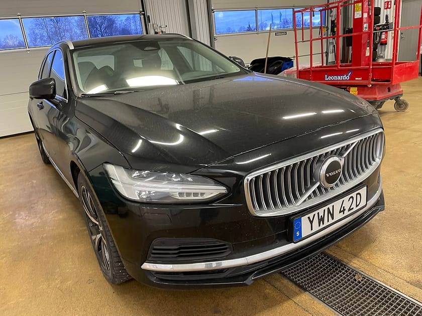 Bild 2 av Volvo V90 T6 Recharge Core Bright plug in AWD 350HK 4x4
