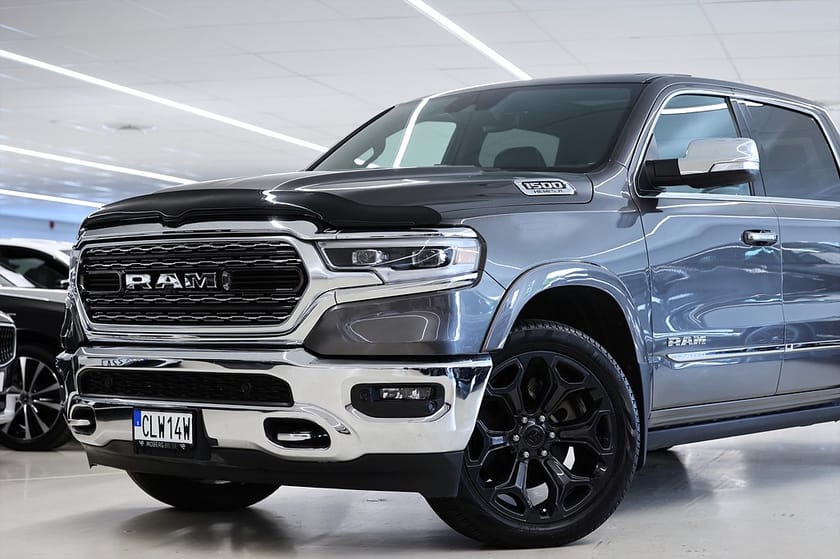 Bild 4 av RAM 1500 Crew Cab Dodge Limited V8 eTorque Luftfjädring 22" Night