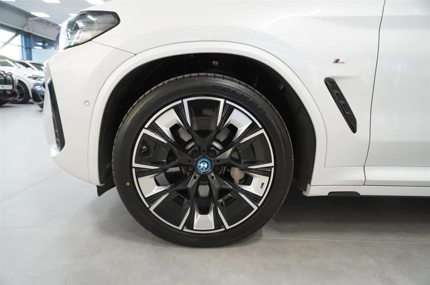 Bild 3 av BMW iX3 M-Sport Charged Plus Batteri 99 % Elstol Panorama Drag hk 20