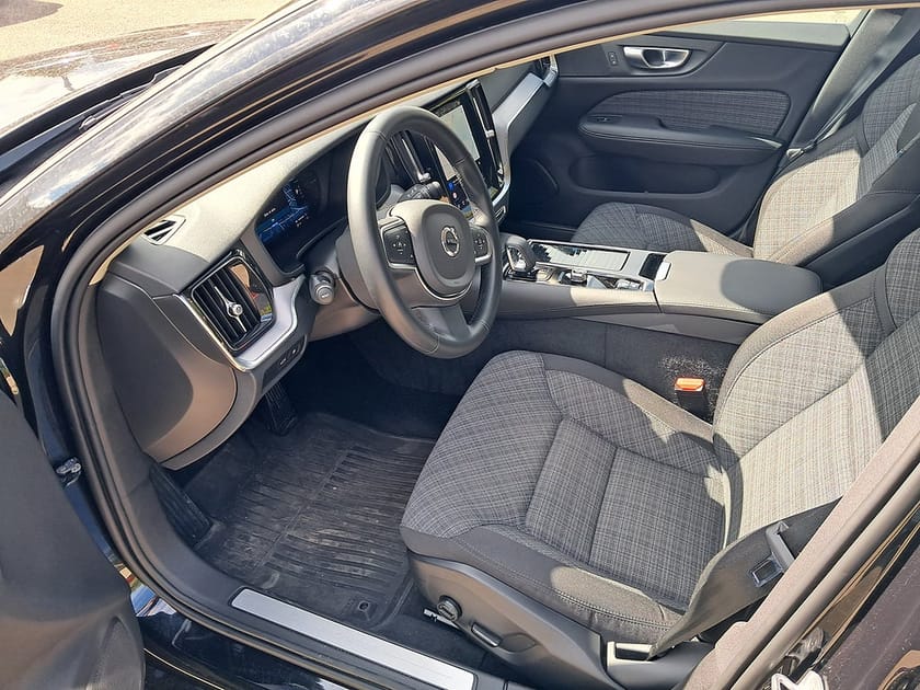Bild 3 av Volvo V60 T6 Recharge Core Edition plug in AWD 350HK 4x4