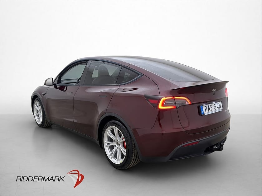 Bild 5 av Tesla Model Y Performance Dragkrok Ljus Interiör MOMS