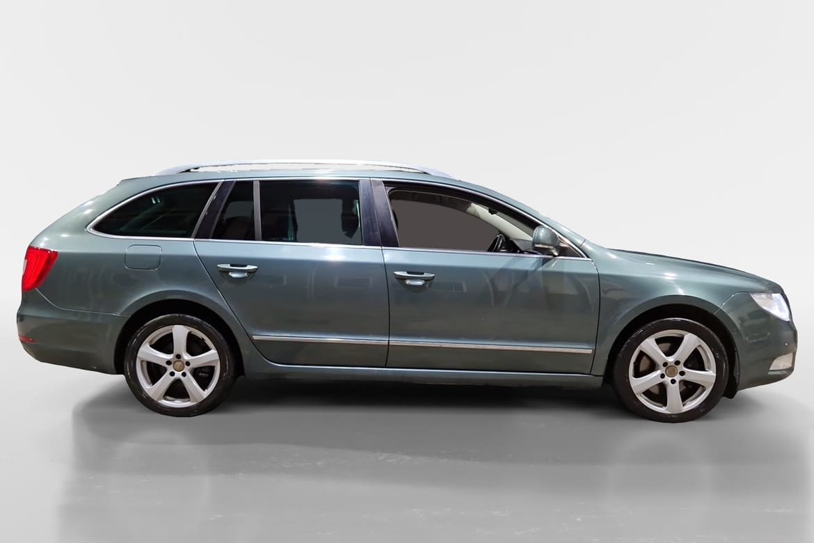 Škoda Superb Kombi 2.0 TDI DSG Sekventiell, 140hk, 2012